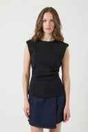 yaspina-t-shirt-black-yas-model-vooraanzicht-2