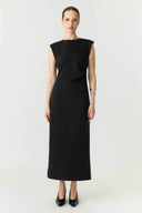 yaspina-maxi-jurk-black-zwart-yas-modelfoto-vooraanzicht-3