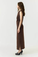 yaspina-maxi-jurk-chocolate-brown-chocoladebruin-yas-modelfoto-zijaanzicht-1