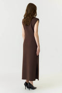 yaspina-maxi-jurk-chocolate-brown-chocoladebruin-yas-modelfoto-achteraanzicht-1