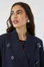 yasmidnight-navyblazer-strepen-yas-model-close-up-2