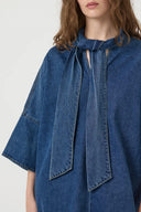 yaslira-denim-jeans-jurk-medium-blue-denim-yas-model-vooraanzicht-3