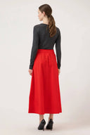 Yasconea-midi-rok-fiery-red-Y.A.S-modelfoto-achteraanzicht-1