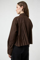 yasroyalee-korte-hemd-blouse-chocolate-brown-chocoladebruin-yas-modelfoto-achteraanzicht-1