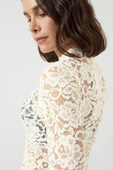 Yaslacey Lace Top
