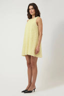 yascrimo-mini-ruche-jurk-wax-yellow-Y.A.S-modelfoto-zijaanzicht-2