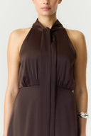 yasthea-maxi-satijnen-jurk-coffee-bean-donkerbruin-yas-modelfoto-detail-1
