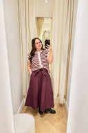 yastimber-maxi-gestreepte-rok-bordeaux-fig-yas-productfoto-vooraanzicht-4