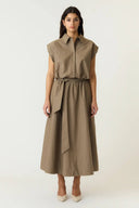 yastimber-maxi-gestreepte-rok-timber-wolf-donkerbeige-yas-modelfoto-vooraanzicht-2