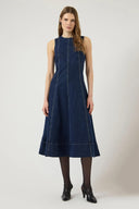 yastove-midi-denim-jurk-medium-blue-denim-yas-modelfoto-vooraanzicht-1