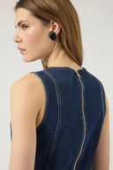 yastove-midi-denim-jurk-medium-blue-denim-yas-modelfoto-achteraanzicht-1