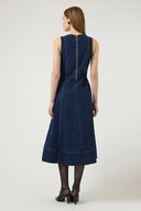 yastove-midi-denim-jurk-medium-blue-denim-yas-modelfoto-achteraanzicht-2