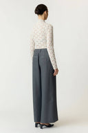 yasgayli-bloemen-kanten-top-pristine-yas-modelfoto-achteraanzicht-1