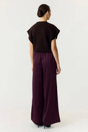 yaspelana-satijnen-geklede-broek-fig-bordeaux-yas-modelfoto-achteraanzicht-1