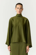 yaspelana-satijnen-blouse-groen-sphagnum-yas-modelfoto-vooraanzicht-1