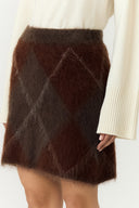 yasargy-geruite-mohair-gebreide-mini-rok-coffee-bean-yas-modelfoto-close-up-1