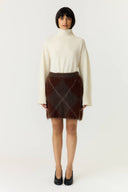 yasargy-geruite-mohair-gebreide-mini-rok-coffee-bean-yas-modelfoto-vooraanzicht-2