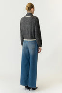 yasmillie-gebreide-sjaal-cardigan-grijs-yas-modelfoto-achteraanzicht-1