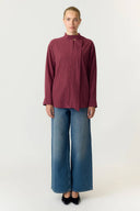 yasmargo-geruite-hemd-blouse-bordeaux-yas-modelfoto-vooraanzicht-2