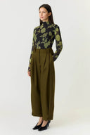 yasshama-bloemen-mesh-col-top-zwart-yas-modelfoto-vooraanzicht-3