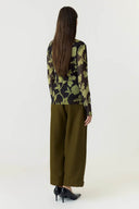 yasshama-bloemen-mesh-col-top-zwart-yas-modelfoto-achteraanzicht-1