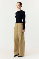 yascarine-cargo-balloon-barrel-broek-incense-beige-yas-modelfoto-zijaanzicht-1