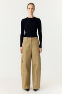 yascarine-cargo-balloon-barrel-broek-incense-beige-yas-modelfoto-vooraanzicht-3
