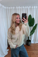 colette-super-kid-mohair-cardigan-cream-ecru-sweet-like-you-modelfoto-vooraanzicht-1