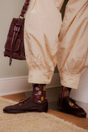 fiora-cotta-bloemen-sokken-maroon-brown-bruin-becksöndergaard-lookfoto-zijaanzicht-1