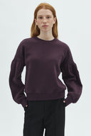 vallotton-pofmouw-sweater-deep-purple-paars-mbym-modefoto-vooraanzicht-1