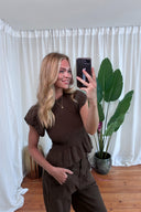 odette-korte-mouw-smock-blouse-dark-brown-donkerbruin-sweet-like-you-lookfoto-vooraanzicht-1