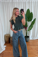 odette-korte-mouw-smock-blouse-dark-green-donkergroen-sweet-like-you-lookfoto-vooraanzicht-3