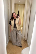 harry-teddy-mouwloos-vest-beige-yoko-wool-spiegelfoto-vooraanzicht-1