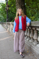 harry-teddy-mouwloos-vest-dark-red-donkerrood-yoko-wool-lookfoto-vooraanzicht-2