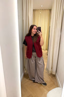 harry-teddy-mouwloos-vest-dark-red-donkerrood-yoko-wool-spiegelfoto-vooraanzicht-2