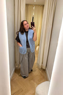 harry-teddy-mouwloos-vest-light-blue-lichtblauw-yoko-wool-spiegelfoto-vooraanzicht-2