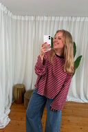 lia-gestreepte-lange-mouwen-t-shirt-pink-burgundy-roze-bordeaux-sweet-like-you-spiegelfoto-vooraanzicht-1