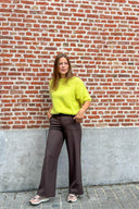 gennie-broek-mbym-coffee-brown-model-vooraanzicht-3