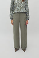 gennie-broek-mbym-shadow-model-vooraanzicht-1