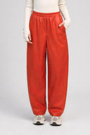 paskalina-nepleren-broek-red-ange-modelfoto-vooraanzicht-2