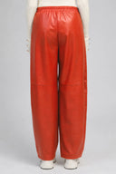 paskalina-nepleren-broek-red-ange-modelfoto-achteraanzicht-1