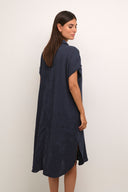 Elina-kaftan-jurk-lemon-meringue-salute-culture-modelfoto-zijaanzicht-2