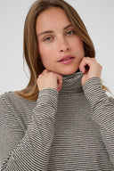 alexandra-jersey-col-top-culture-black-whitecap-stripe-modelfoto-vooraanzicht-2