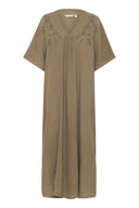 ellis-elina-maxi-jurk-dusky-green-culture-productfoto-vooraanzicht-1