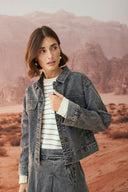 carlina-denim-jeans-jas-dark-gull-gray-wash-model-vooraanzicht-3