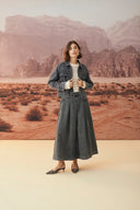 carlina-denim-jeans-jas-dark-gull-gray-wash-model-vooraanzicht-4