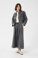 carlina-denim-jeans-jas-dark-gull-gray-wash-model-vooraanzicht-5