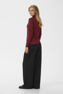 kiddy-gestreepte-col-trui-zinfandel-red-stripe-culture-modelfoto-zijaanzicht-1