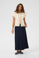 berglind-mouwloos-broderie-vest-culture-whitecap-modelfoto-vooraanzicht-5