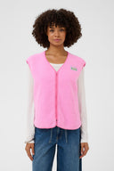 catina-mouwloos-teddy-vest-culture-begonia-pink-modelfoto-vooraanzicht-3